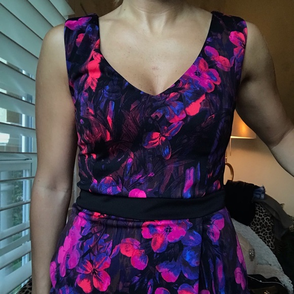 NWOT - Bebe floral dress - Picture 3 of 5